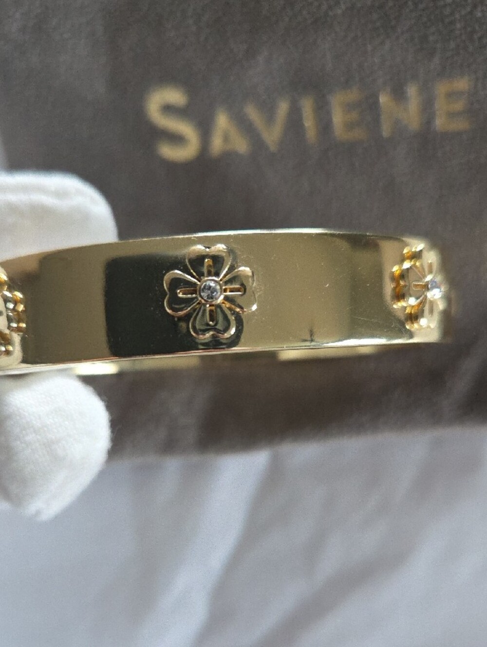 SAVIENE 18K Goldplated & Cubic Zirconia Clover Bangle - Picture 5 of 8